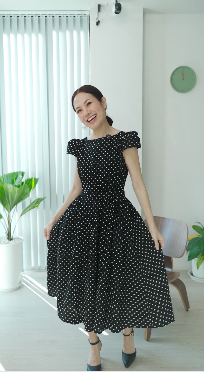 เดรสลายดำลายจุดแขนหมวก