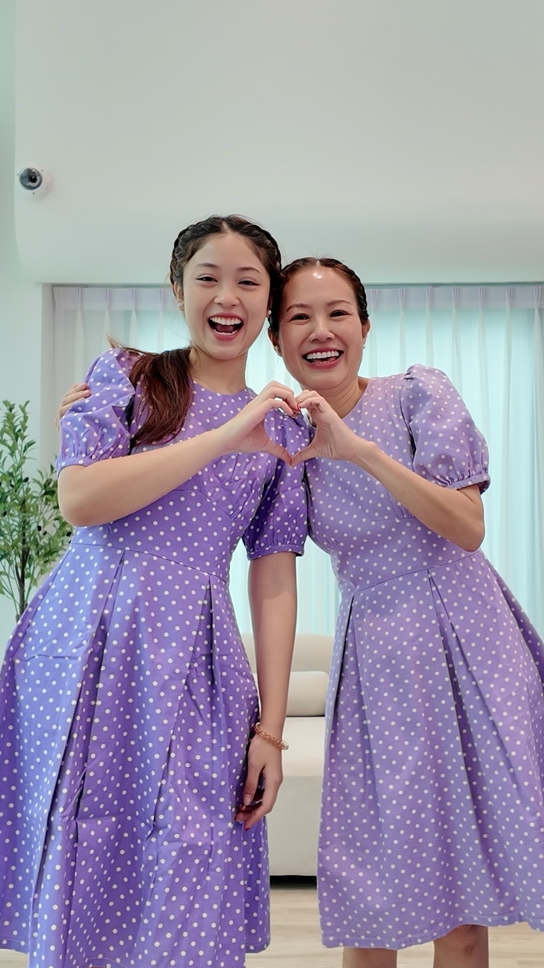เดรสลายจุดแขนตุ๊กตา