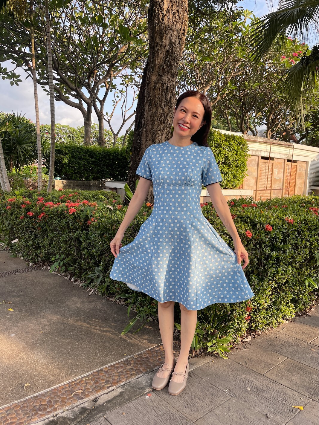 เดรสฟ้าลายจุด