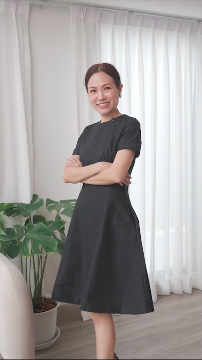 เดรสดำแขนแต่งระบาย